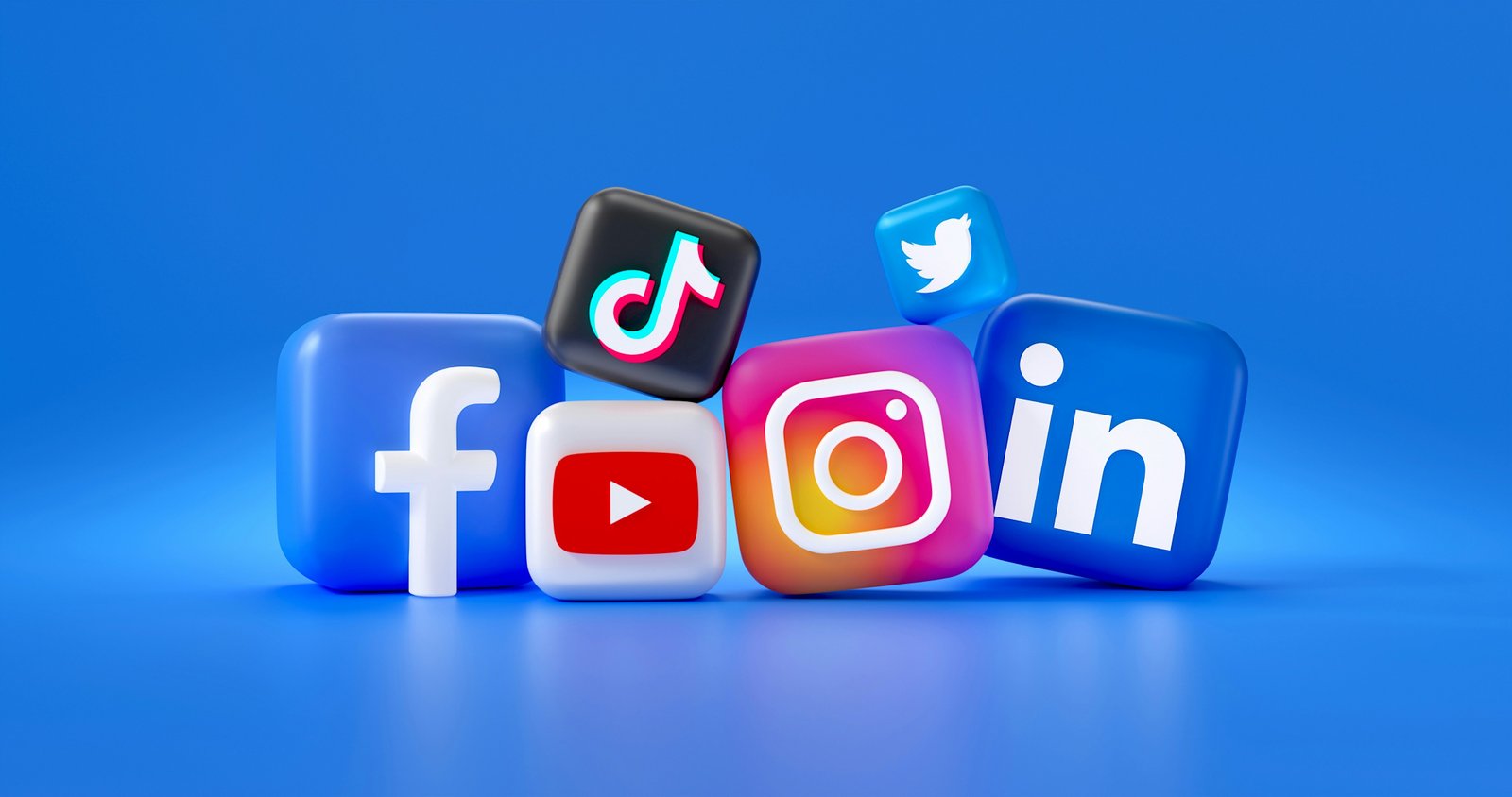 Schermo di smartphone con le icone delle app social
