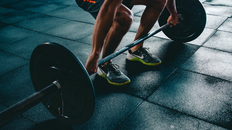 Pesi e attrezzatura da palestra — allenamento di forza